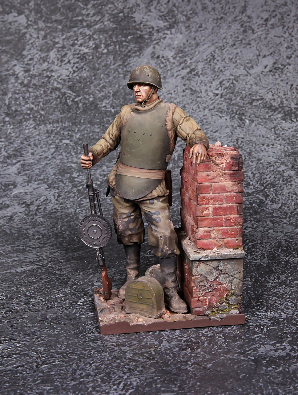 Figures: Soviet assault troops machine gunner, 1943-45, photo #2