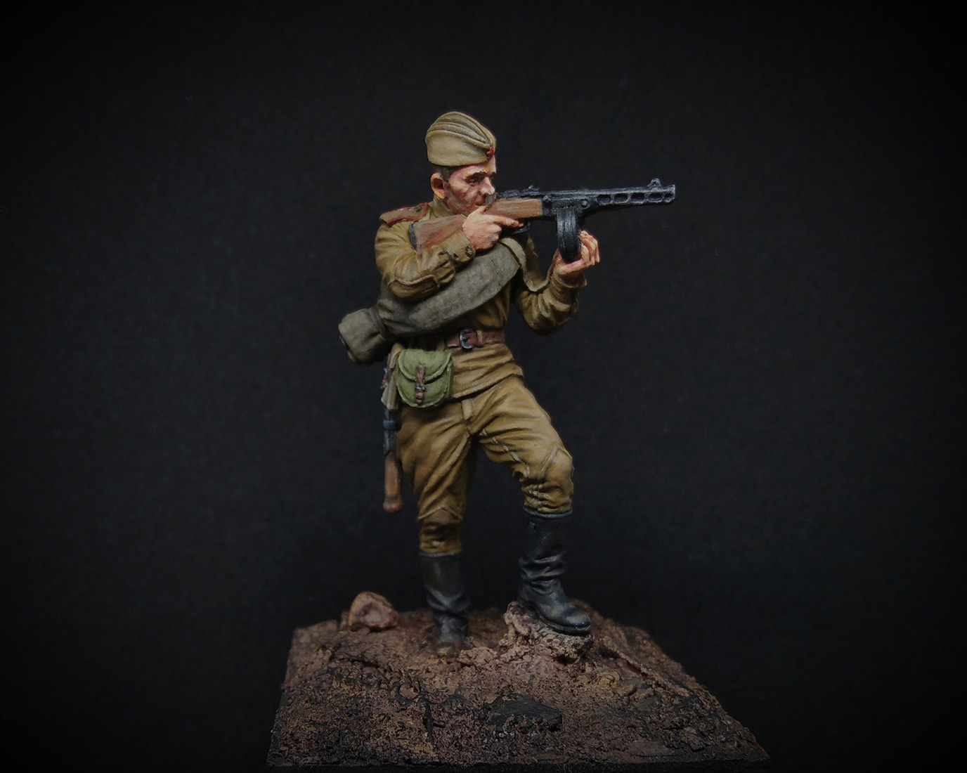 Figures: Red Army soldier with PPSh. 1943-45, photo #2