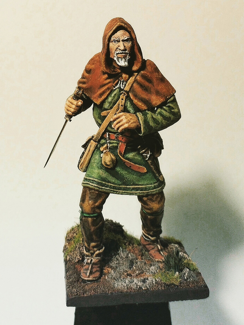 Figures: Sneaking in the shadow, photo #1