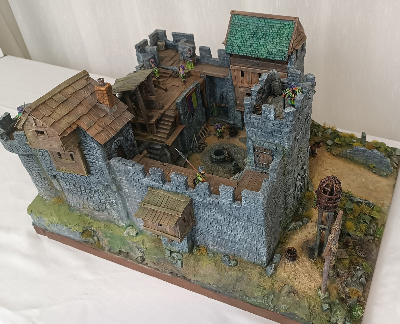 Dioramas and Vignettes: Medieval castle, photo #2