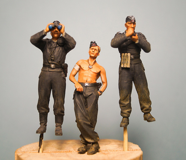 Figures: German tank crew