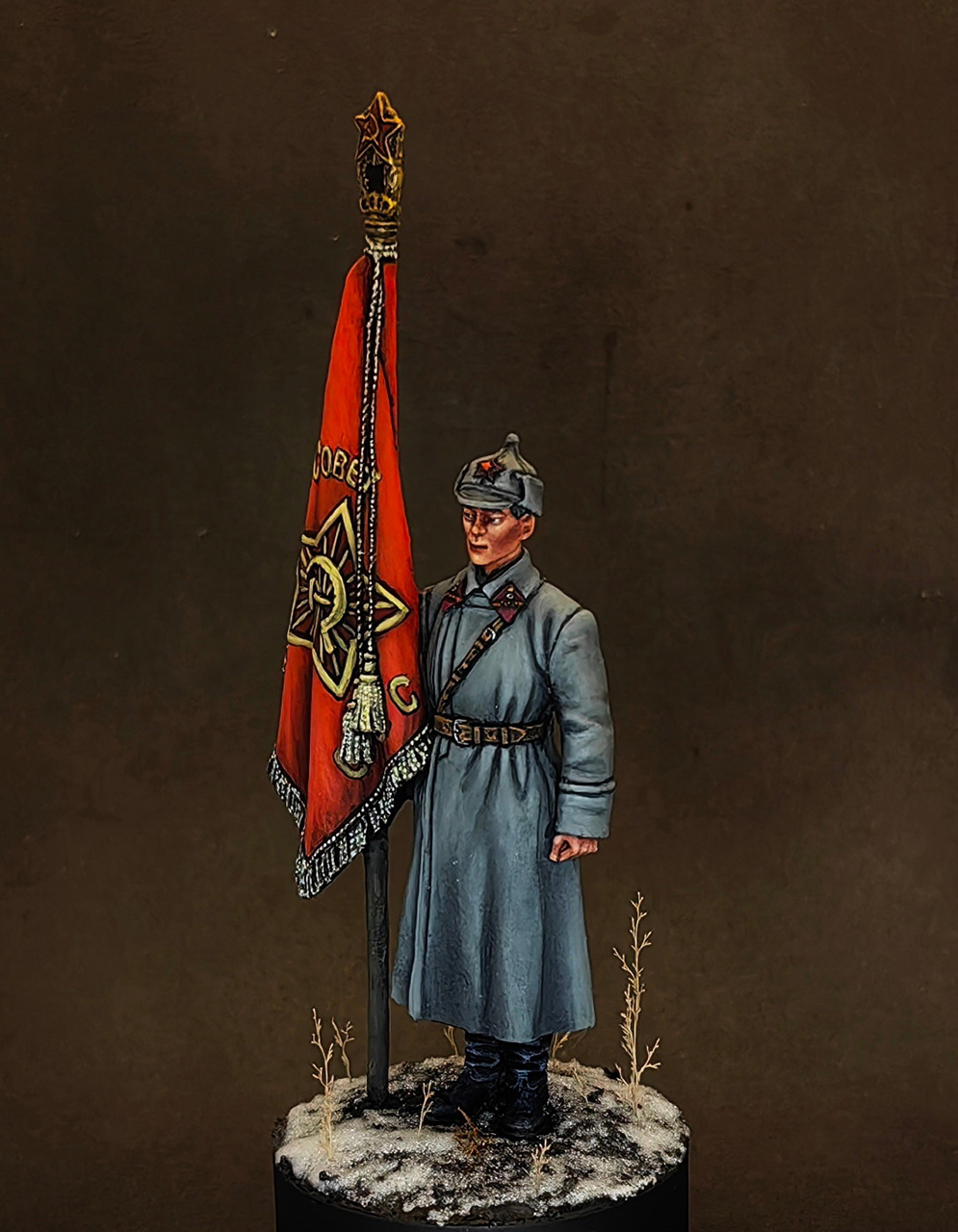Figures: Red Army senior sergeant with the standard, 1941, photo #1