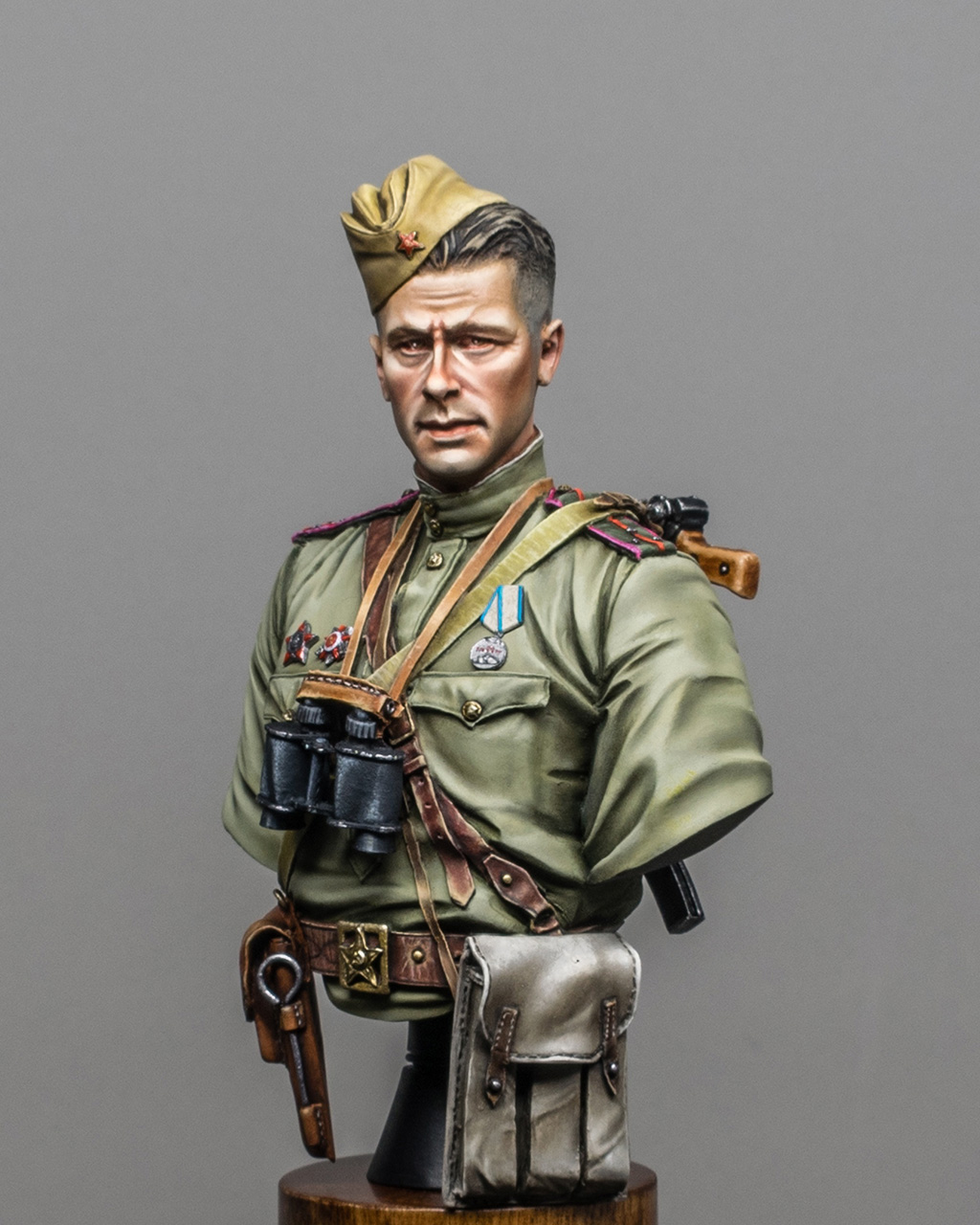 Figures: Senior lieutenant, photo #1