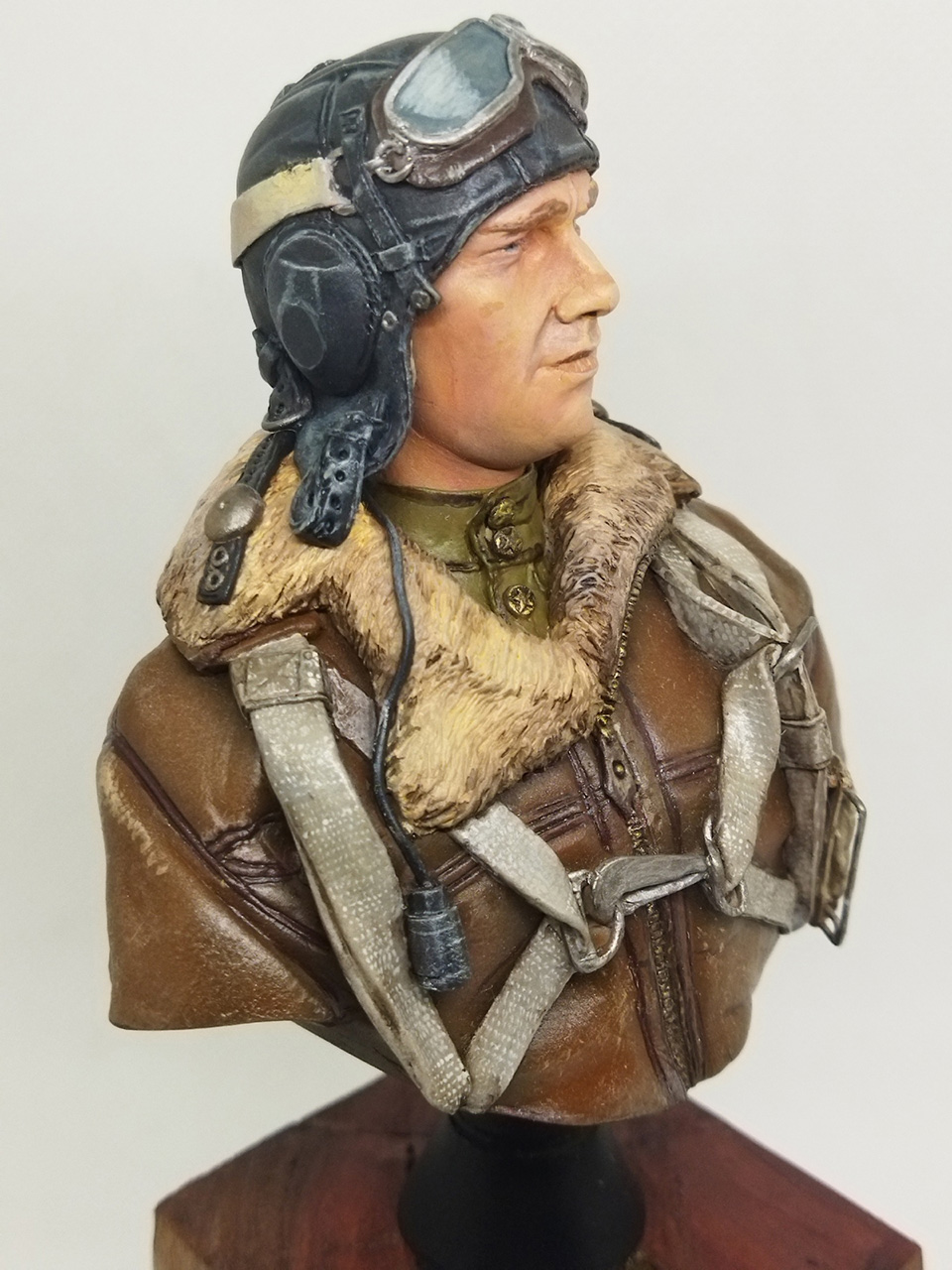 Figures: Soviet fighter ace, 1943-45, photo #4