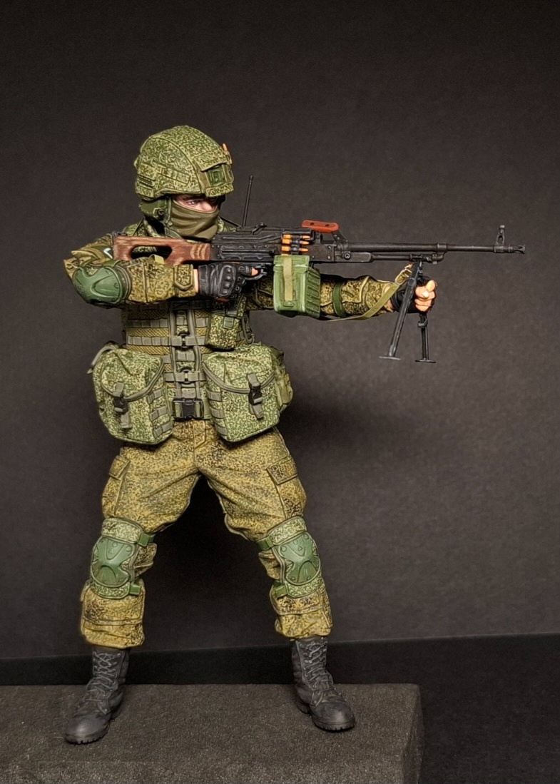 Figures: Modern Russian army machine gunner, photo #1