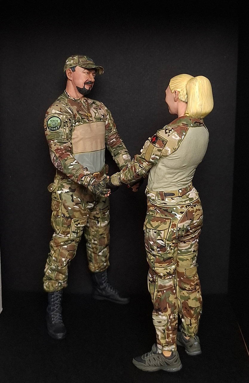 Figures: Love is stronger than war, photo #1