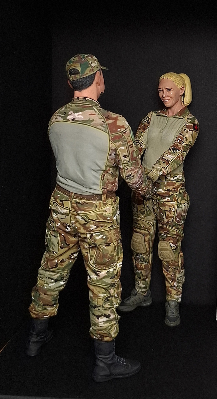 Figures: Love is stronger than war, photo #3