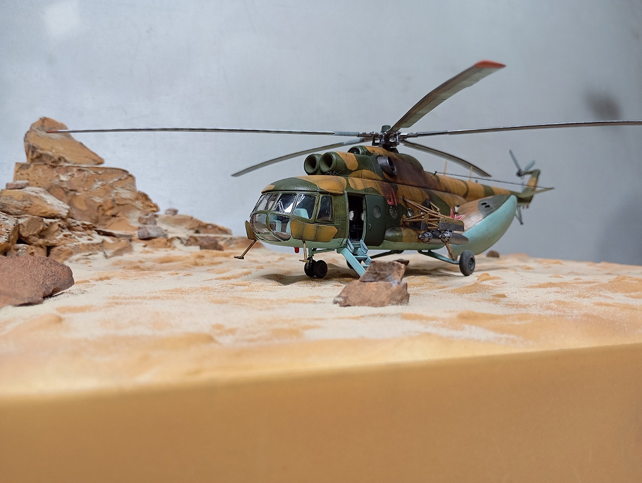 Dioramas and Vignettes: Mi-8T, photo #1