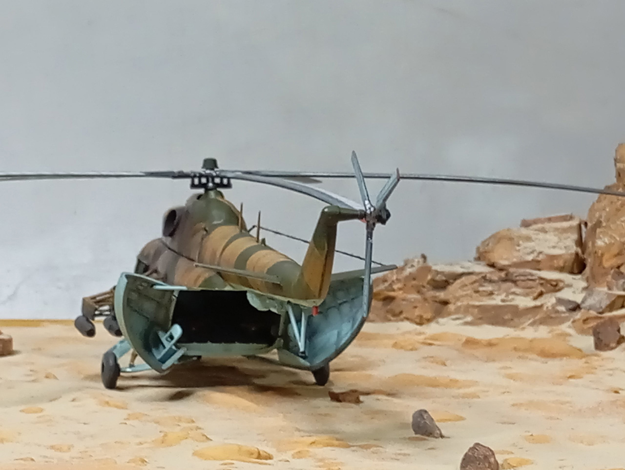 Dioramas and Vignettes: Mi-8T, photo #3