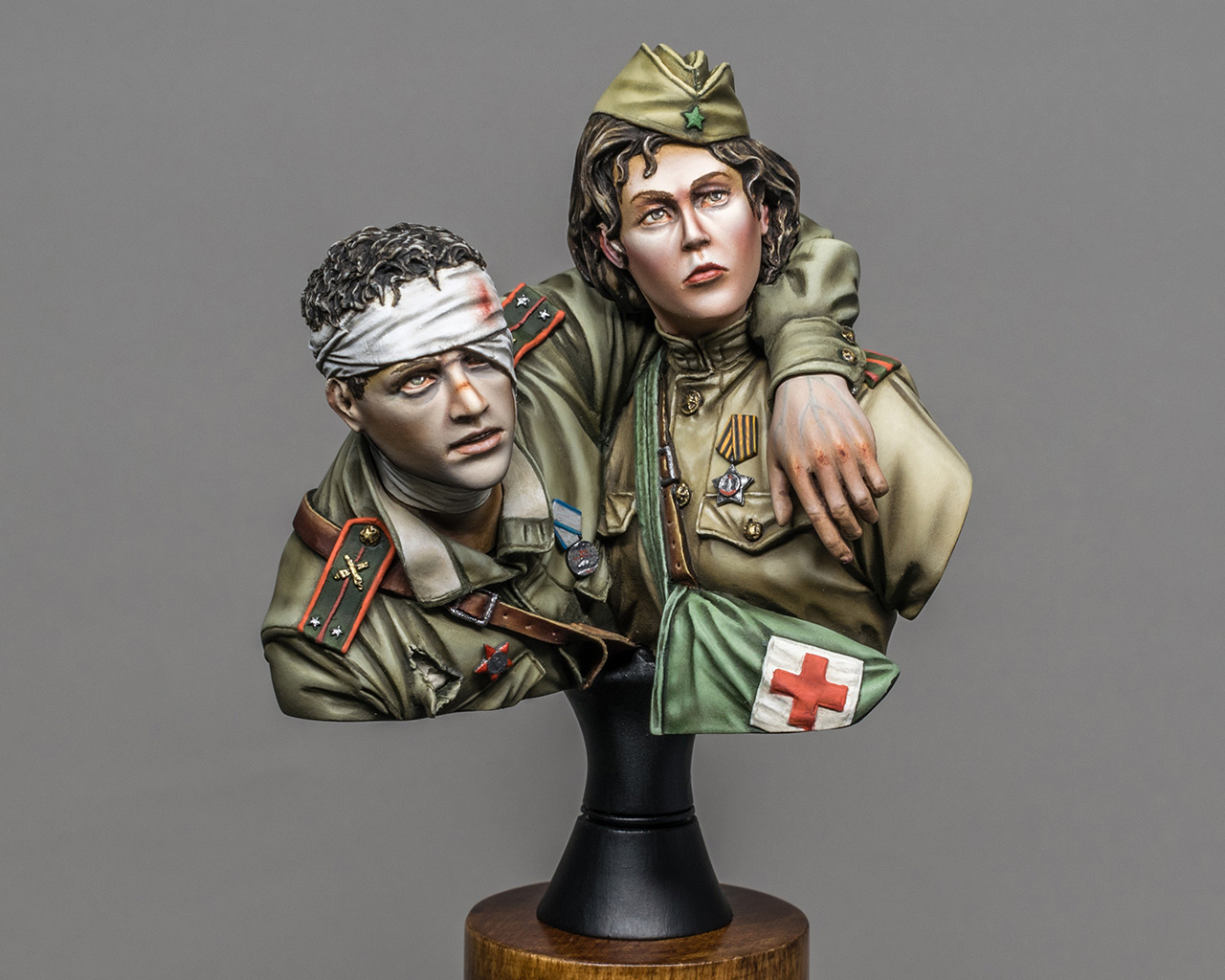Figures: Sister in arms, photo #1
