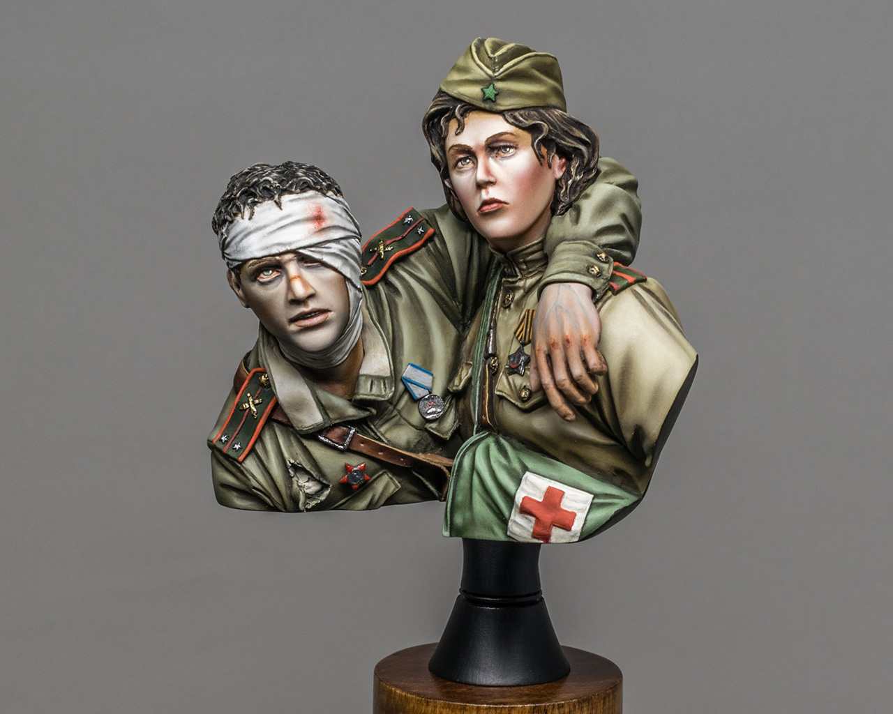 Figures: Sister in arms, photo #2