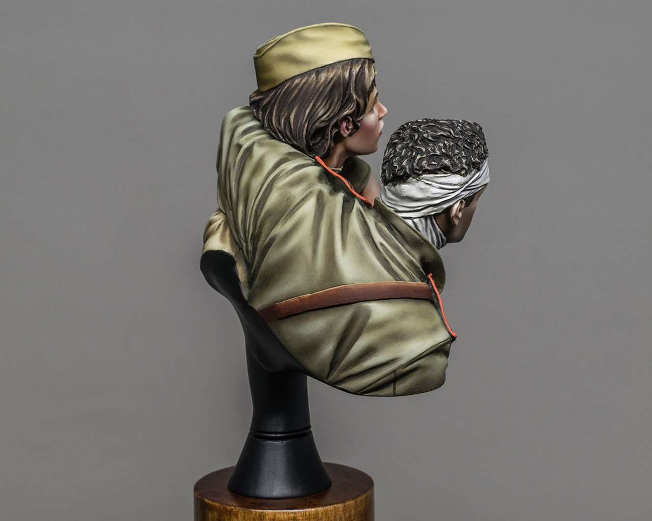 Figures: Sister in arms, photo #6