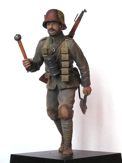 Figures: German stormtrooper, 1917-18, photo #1