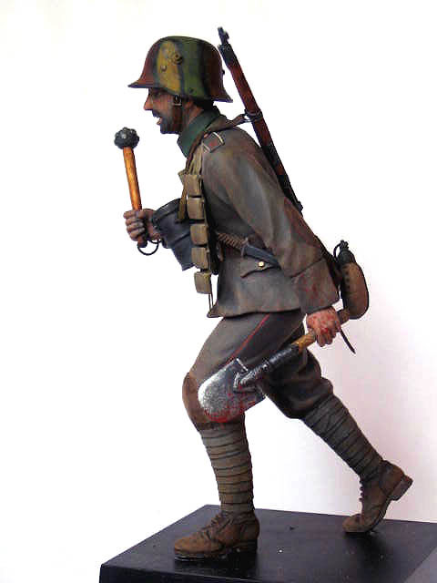 Figures: German stormtrooper, 1917-18, photo #2