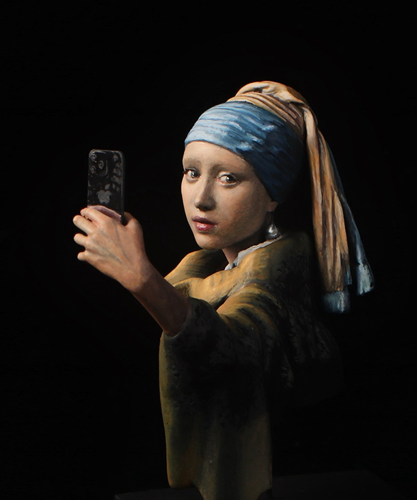 Figures: Girl with an amber earring 2.0