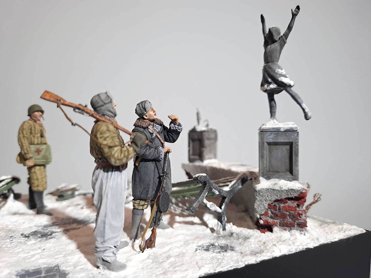 Dioramas and Vignettes: The Survivor, photo #10