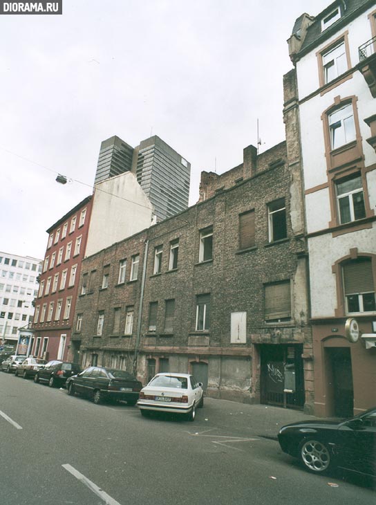 Unrestored building, Frankfurt am Main, West Germany (Library Diorama.Ru)