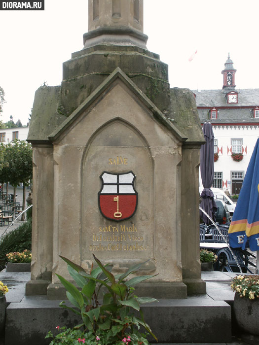 Fountain with Madonna statue, Linz, West Germany (Library Diorama.Ru)