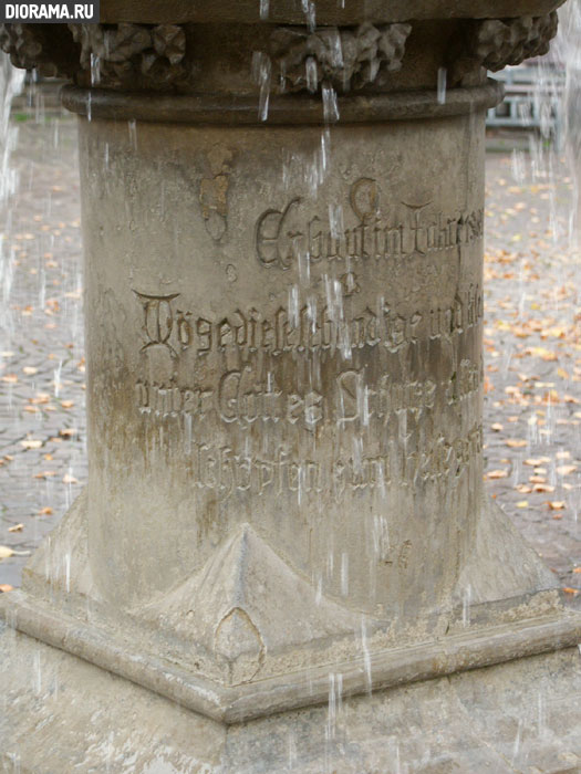 Fountain with statue of Jesus and child,  (Library Diorama.Ru)