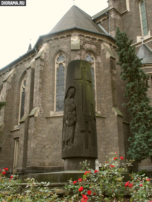 Church facade, Brohl, West Germany (Library Diorama.Ru)