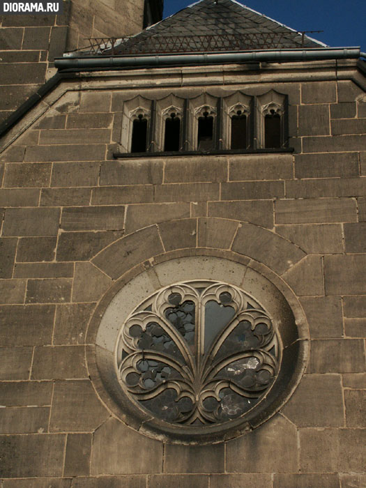 Church facade, Linz, West Germany (Library Diorama.Ru)