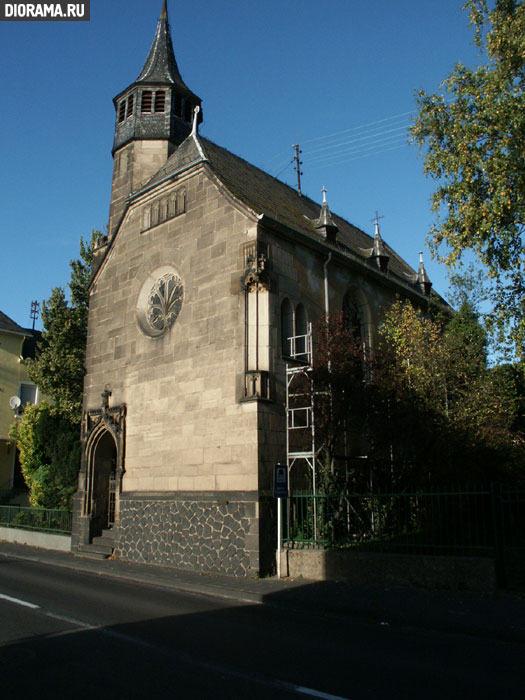 Church facade, Linz, West Germany (Library Diorama.Ru)