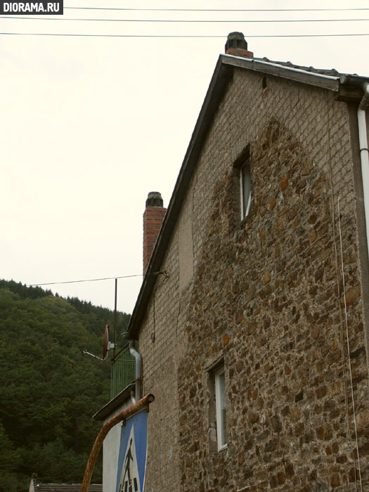 Stone house facade, Brohl, West Germany (Library Diorama.Ru)