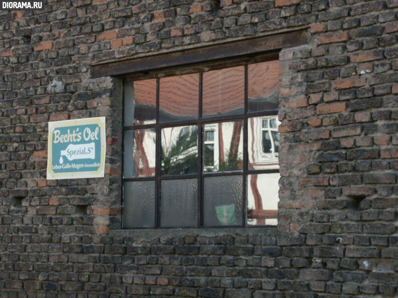 Фрагмент стены дома с окном, Франкфурт-на-Майне (Копилка Diorama.Ru)