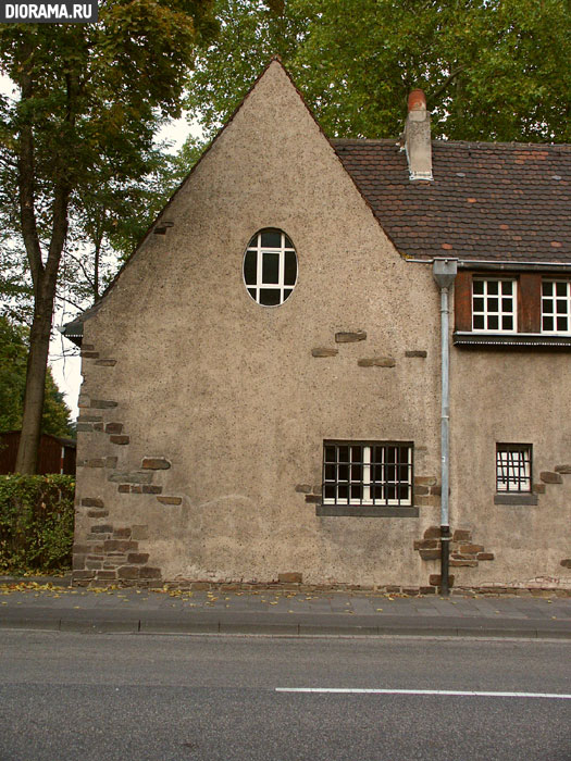 Stone house facade, Bad Breisig, West Germany (Library Diorama.Ru)