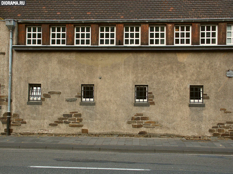 Stone house facade, Bad Breisig, West Germany (Library Diorama.Ru)