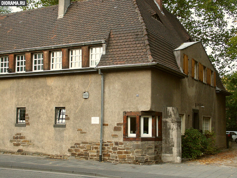 Stone house facade, Bad Breisig, West Germany (Library Diorama.Ru)