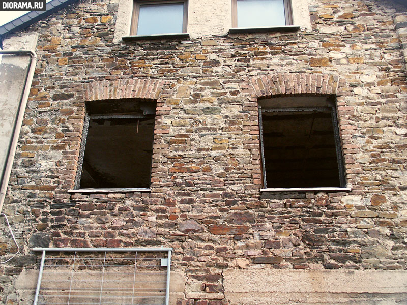 Фрагмент стены дома с окнами, Арвайлер, Западная Германия (Копилка Diorama.Ru)