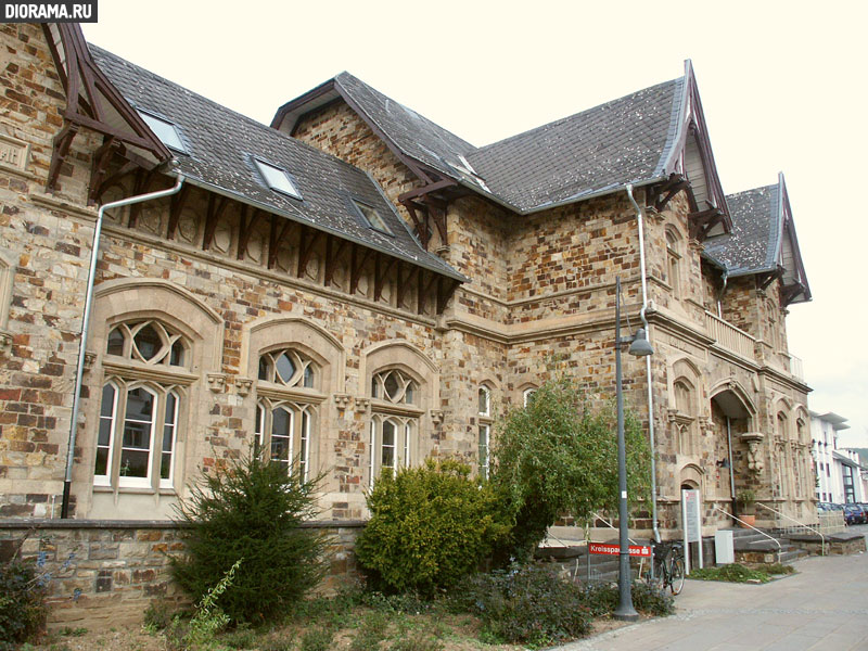 Stone house facade, Ahrweiler, West Germany (Library Diorama.Ru)