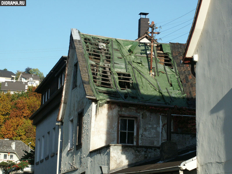 Ruinous building facade, Kripp, West Germany (Library Diorama.Ru)