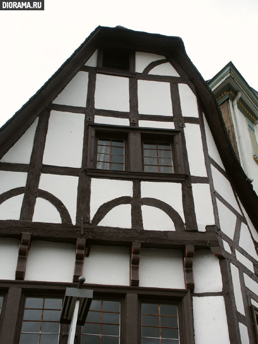 Halftimber house facade, Linz, West Germany (Library Diorama.Ru)