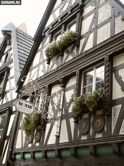 Halftimber house facade (modern replica), Linz, West Germany (Library Diorama.Ru)