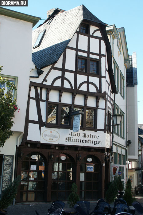 Halftimber house facade, Linz, West Germany (Library Diorama.Ru)