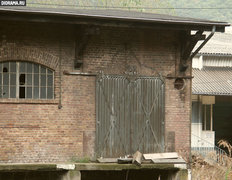Старое здание железнодорожной станции, фрагмент, Броль, Западная Германия (Копилка Diorama.Ru)