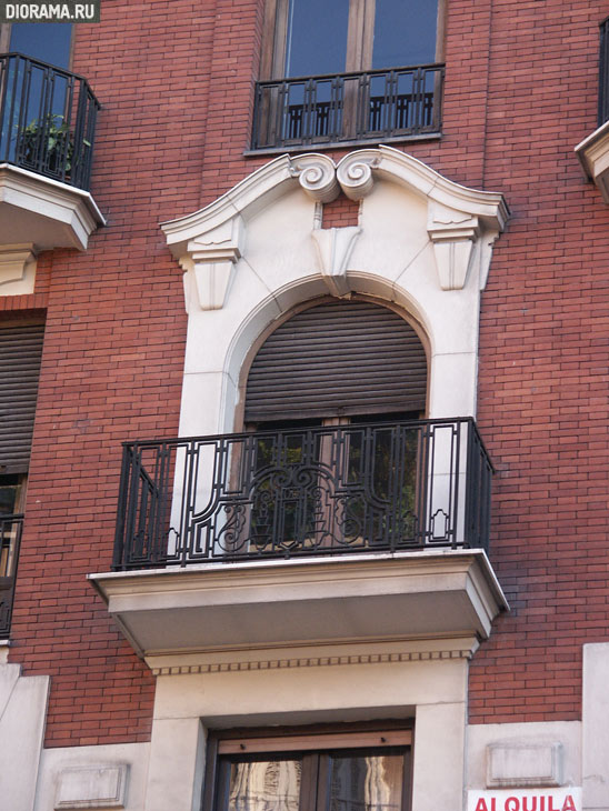Балкон жилого дома, Мадрид (Копилка Diorama.Ru)