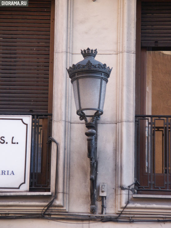 Wall mounted lantern , Madrid (Library Diorama.Ru)