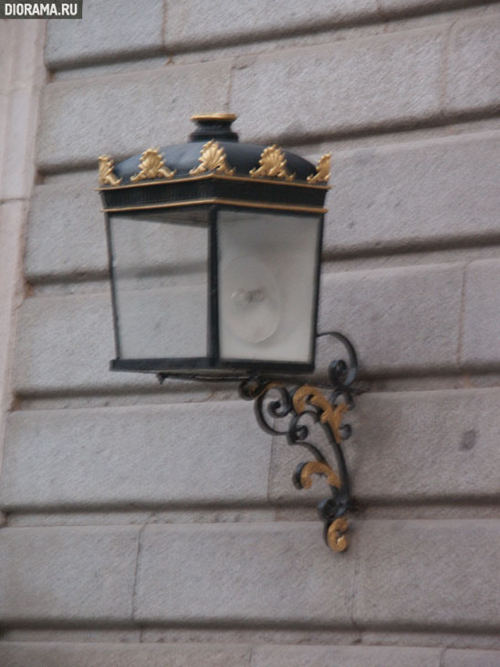 Wall mounted lantern , Madrid (Library Diorama.Ru)