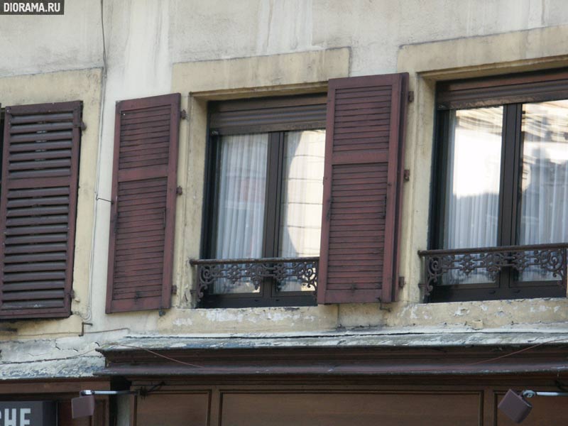 Apartment house window, Sarreguemines, Lorraine, France (Library Diorama.Ru)