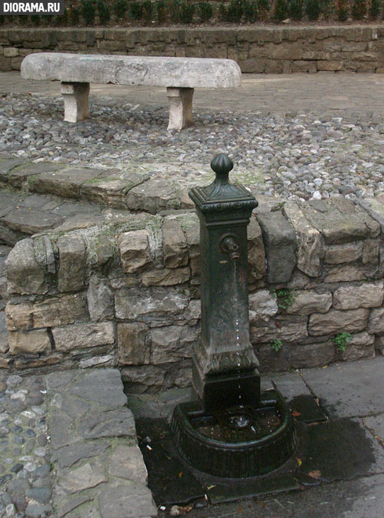 Уличный фонтанчик, Бергамо (Копилка Diorama.Ru)