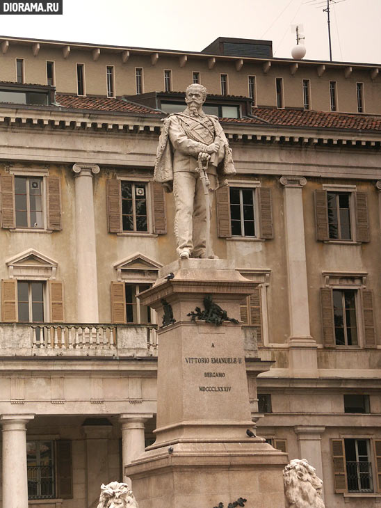 Statue of the King Vittorio Emmanuele II, Bergamo (Library Diorama.Ru)