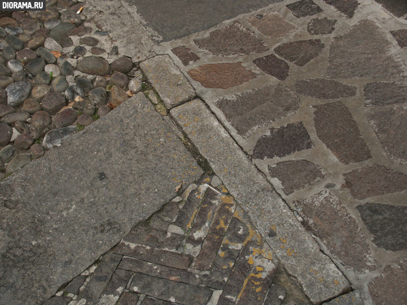 Сочетание разных видов камня на мостовой, Бергамо (Копилка Diorama.Ru)