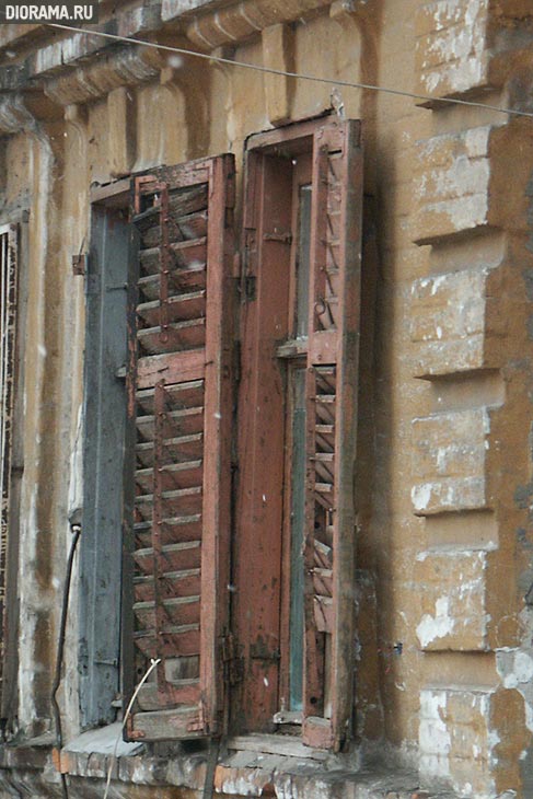 Shutters on window, Rostov-on-Don, Russia (Library Diorama.Ru)