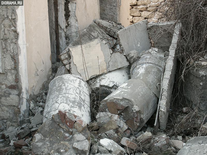 Разрушенная кирпичная колонна, Пятигорск (Копилка Diorama.Ru)