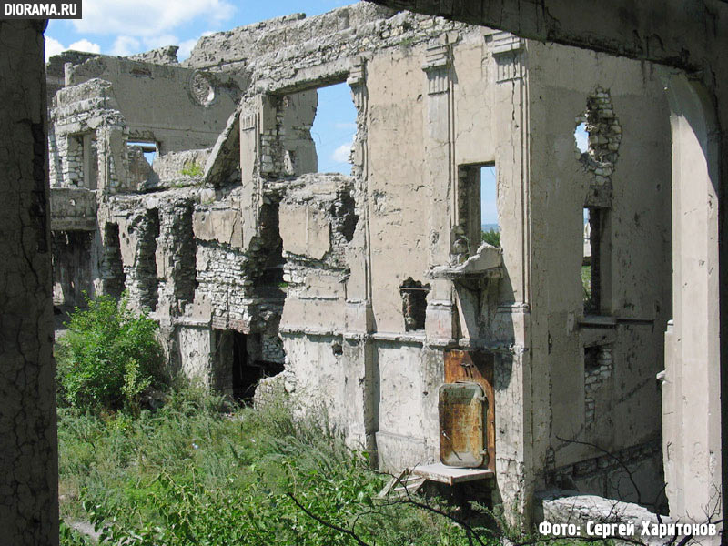Ruinous building, Novorossiysk, Russia (Library Diorama.Ru)