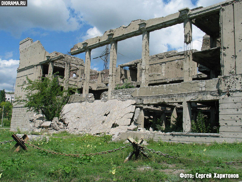 Ruinous building, Novorossiysk, Russia (Library Diorama.Ru)