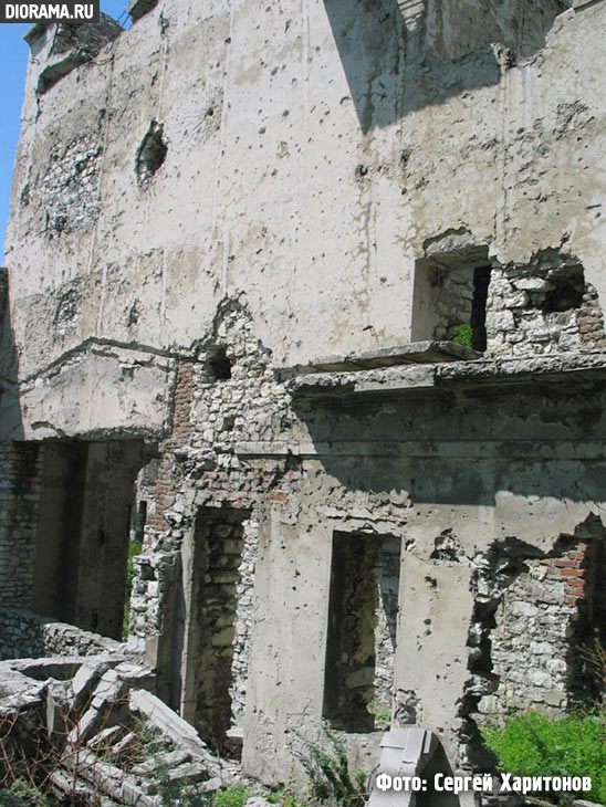 Ruinous building, Novorossiysk, Russia (Library Diorama.Ru)